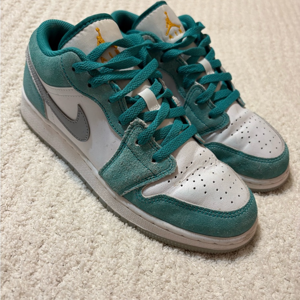 Air Jordan 1 Low GS Tropical Twist - White S- Size 7.5W/6Y